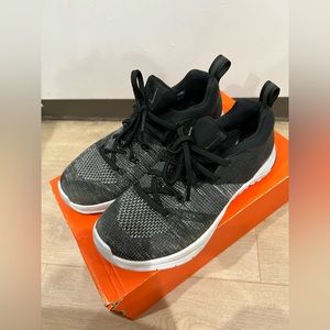 NIKE women’s metcon flyknit 3 on shoes, size: 6